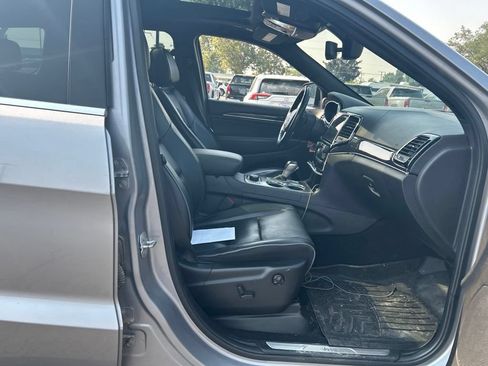 Used 2020 Jeep Grand Cherokee Overland AWD/4WD image 24