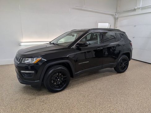 Used 2018 Jeep Compass Latitude w/ Cold Weather Group AWD/4WD image 1