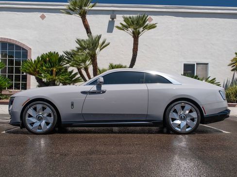 Used 2024 Rolls-Royce Spectre w/ Spectre Launch Package AWD/4WD image 3