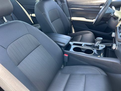 Used 2024 Nissan Altima 2.5 SV FWD image 10