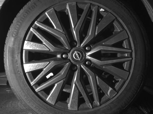 Used 2025 Nissan Altima 2.5 SV FWD image 15
