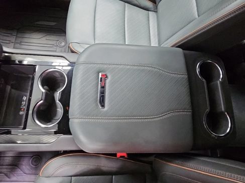 Used 2025 GMC Yukon XL AT4 w/ AT4 Premium Package AWD/4WD image 21