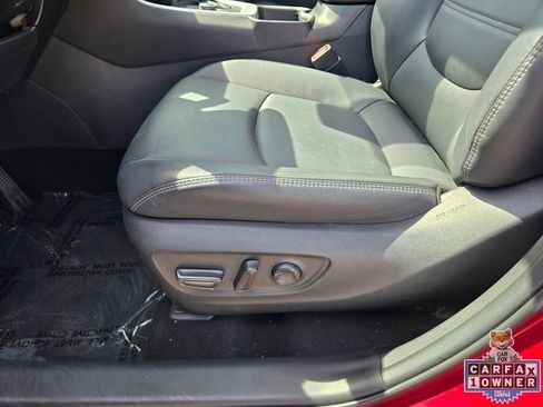 Used 2022 Toyota RAV4 XLE Premium AWD/4WD image 25