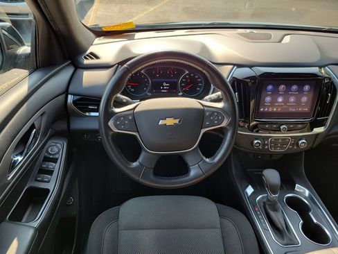 Used 2022 Chevrolet Traverse LT FWD image 13