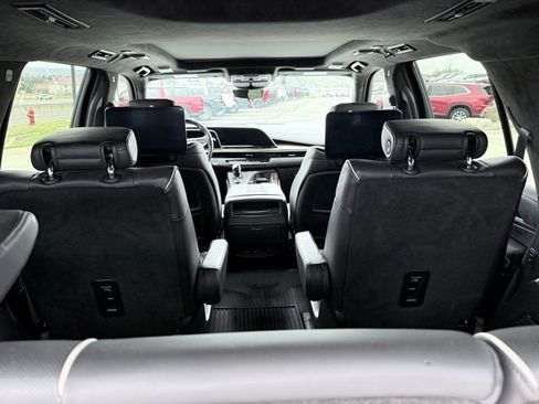 Used 2024 Cadillac Escalade Sport Platinum w/ LPO, ONYX Package image 24