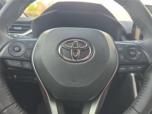 Used 2022 Toyota RAV4 XLE Premium FWD image 21