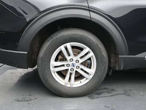 Used 2020 Ford Explorer XLT w/ Equipment Group 202A AWD/4WD image 12