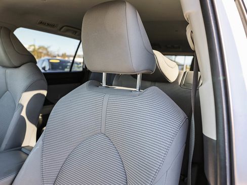 Certified 2023 Toyota Highlander L image 16