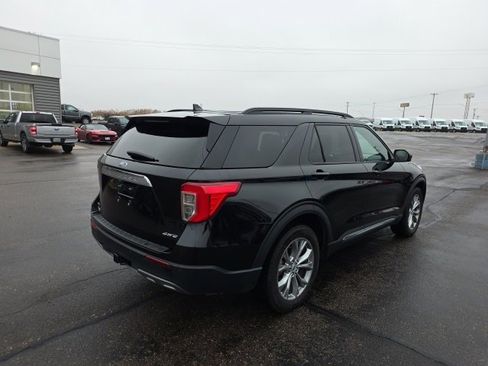 Used 2023 Ford Explorer XLT w/ Equipment Group 202A image 7