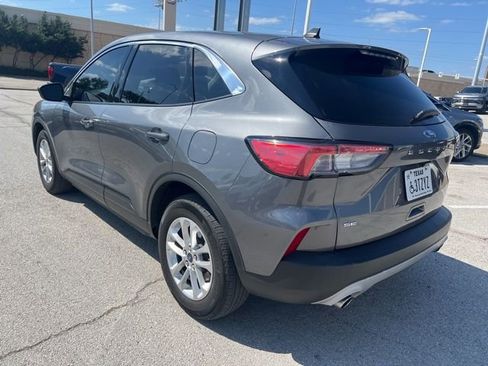 Used 2022 Ford Escape SE w/ Convenience Package FWD image 4