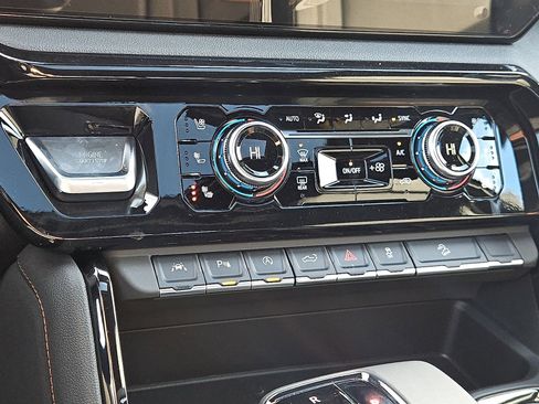 New 2026 GMC Sierra 1500 AT4 w/ Technology Package image 17