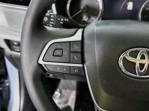 Used 2023 Toyota Highlander XLE AWD/4WD image 21