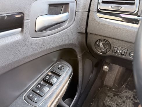 Used 2018 Chrysler 300 S w/ 300S Premium Group image 21