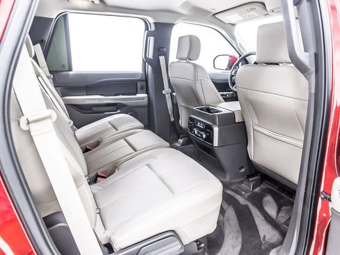 Used 2018 Ford Expedition XLT w/ Equipment Group 202A RWD image 33