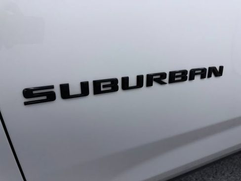 Used 2025 Chevrolet Suburban Z71 AWD/4WD image 10