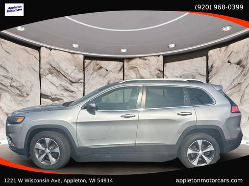 Used 2019 Jeep Cherokee Limited w/ Technology Group AWD/4WD image 3