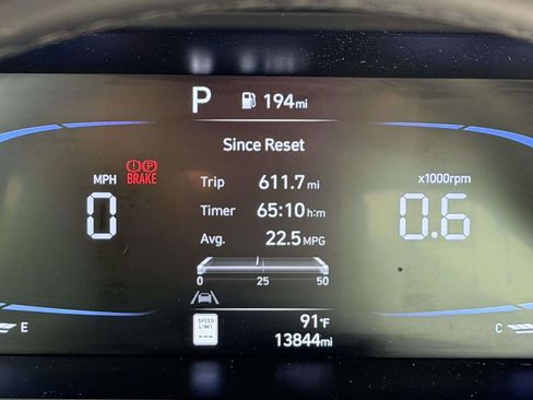 Used 2025 Hyundai Elantra Sport image 12