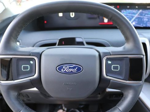 Used 2025 Ford Expedition Active AWD/4WD image 25