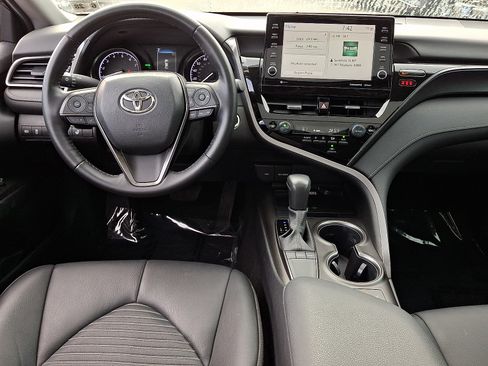 Used 2023 Toyota Camry SE w/ Cold Weather Package FWD image 13