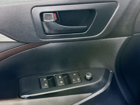 Used 2015 Toyota Highlander LE image 15