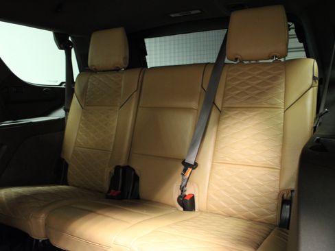 Used 2021 Cadillac Escalade Premium Luxury AWD/4WD image 15