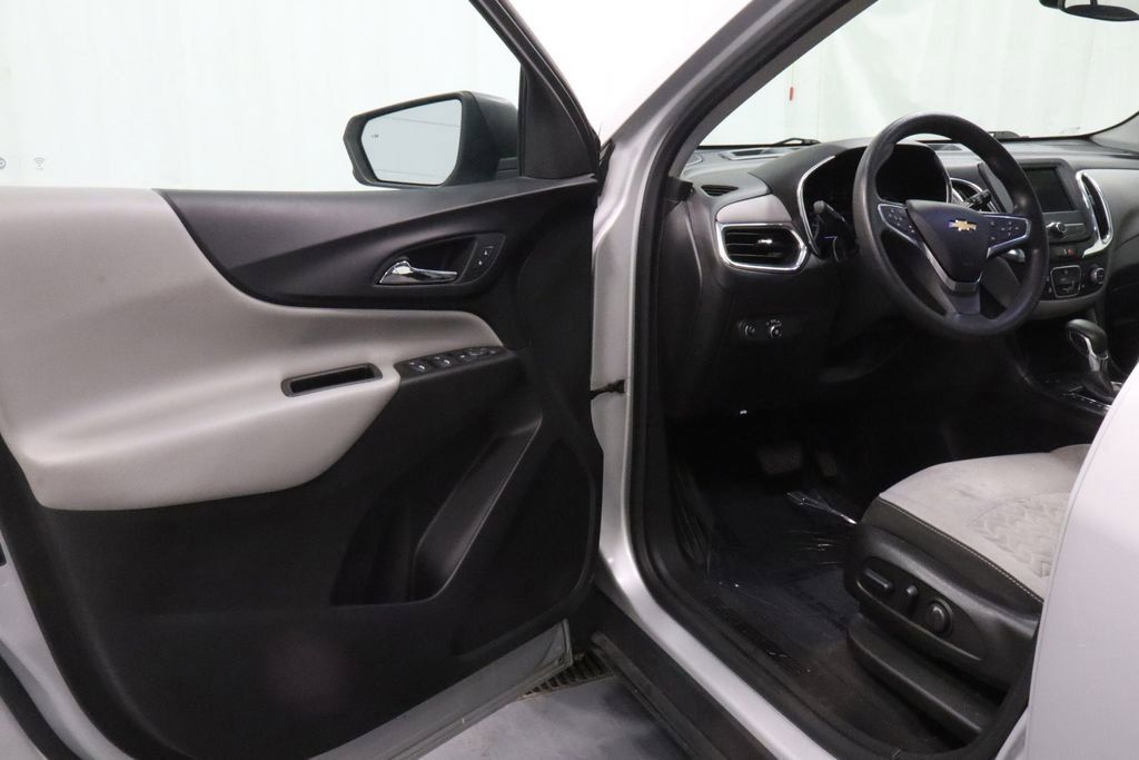 Used 2022 Chevrolet Equinox LS AWD/4WD image 8