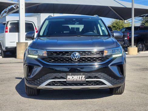 Used 2024 Volkswagen Taos SE image 2