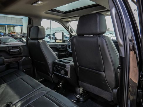 Used 2023 GMC Sierra 2500 Denali w/ Denali Black Diamond Edition image 24