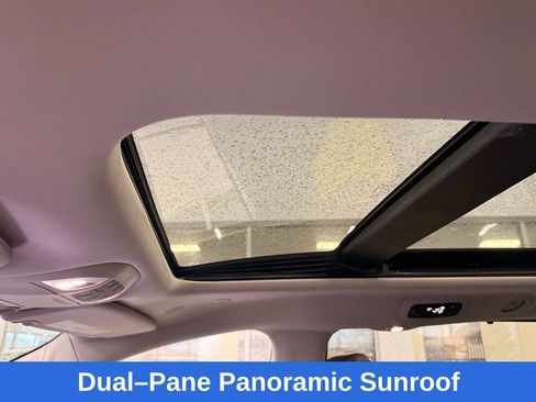 Used 2023 Chrysler Pacifica Limited image 37