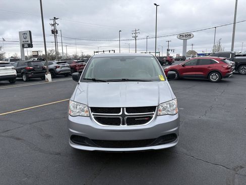 Used 2020 Dodge Grand Caravan SE FWD image 17