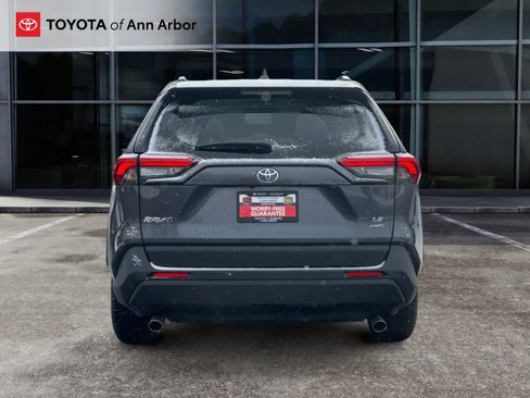 Used 2020 Toyota RAV4 LE image 8