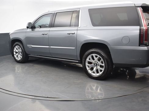 Used 2019 Cadillac Escalade ESV Platinum AWD/4WD image 4
