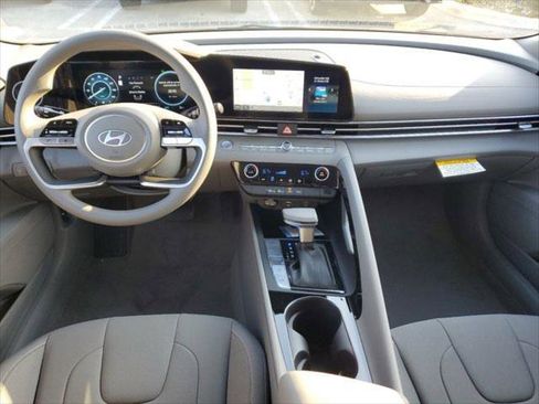 New 2024 Hyundai Elantra Blue image 7