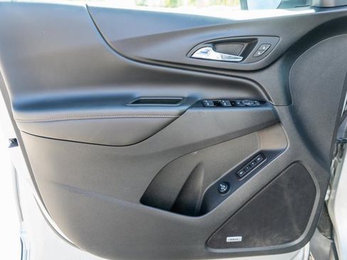 Used 2022 Chevrolet Equinox Premier image 16