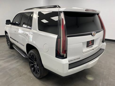 Used 2019 Cadillac Escalade Luxury image 5