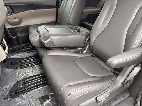 New 2026 Kia Carnival image 28