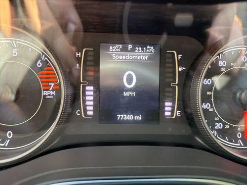 Used 2019 Jeep Cherokee Latitude Plus w/ Comfort/Convenience Group FWD image 11
