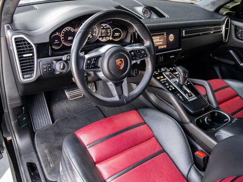 Certified 2023 Porsche Cayenne GTS AWD/4WD image 4
