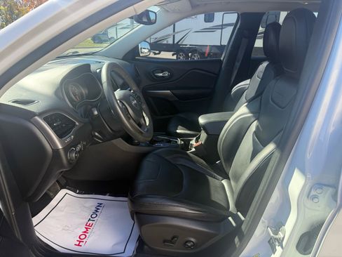 Used 2021 Jeep Cherokee Limited image 10