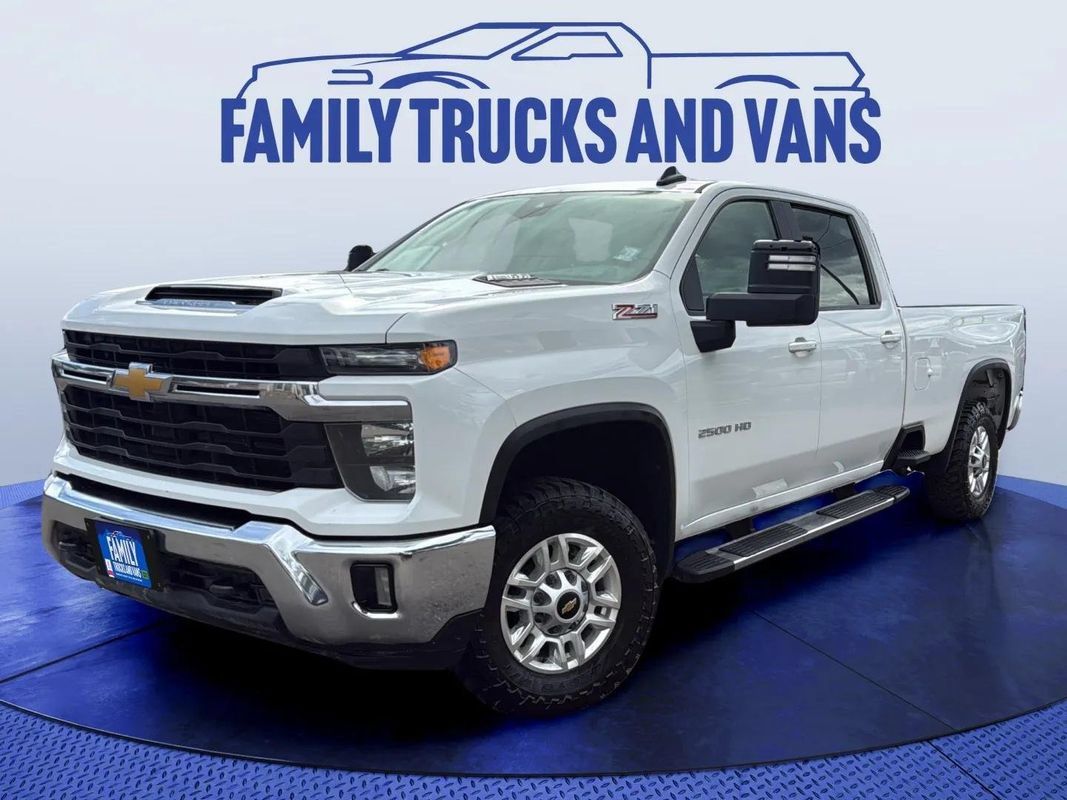Used 2024 Chevrolet Silverado 2500 LT w/ Convenience Package AWD/4WD image 1