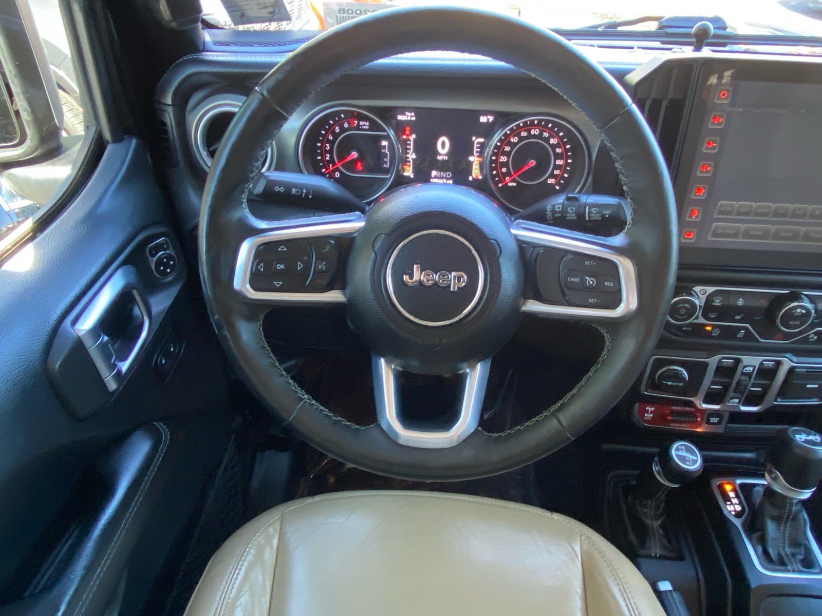 Used 2018 Jeep Wrangler Unlimited Rubicon AWD/4WD image 8