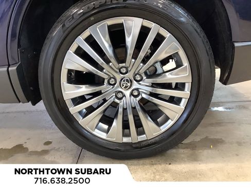 Used 2023 Toyota Venza Limited AWD/4WD image 22