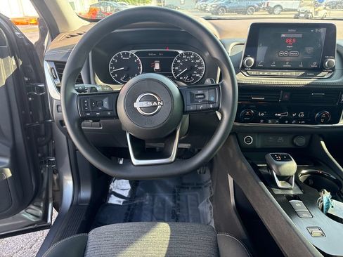 Used 2022 Nissan Rogue SV FWD image 16