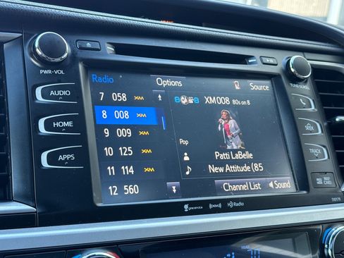 Used 2018 Toyota Highlander XLE image 19