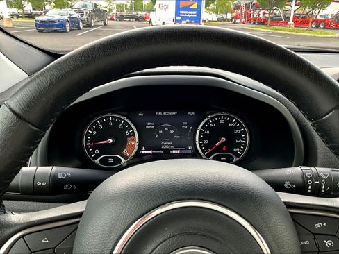Used 2022 Jeep Renegade Limited AWD/4WD image 13