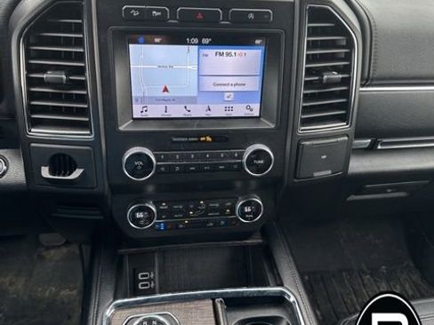 Used 2019 Ford Expedition Limited image 11