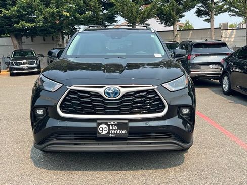 Used 2023 Toyota Highlander XLE AWD/4WD image 6