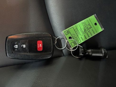 Used 2021 Toyota Prius XLE w/ Carpet Mat Package (TMS) AWD/4WD image 23