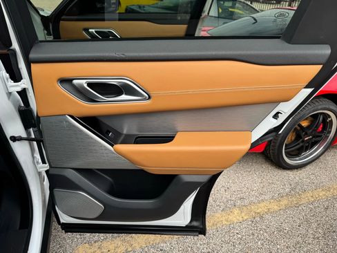 Used 2019 Land Rover Range Rover Velar R-Dynamic SE image 25