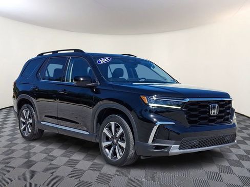 Used 2023 Honda Pilot Touring image 1